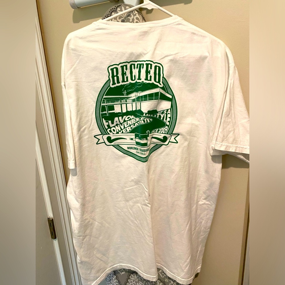 Recteq mens t shirt NWOT